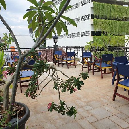 Albergue The Backpacker Semarang Exterior foto