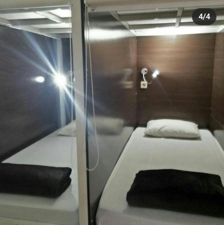 Albergue The Backpacker Semarang Exterior foto