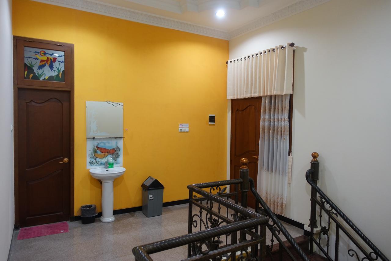 Albergue The Backpacker Semarang Exterior foto