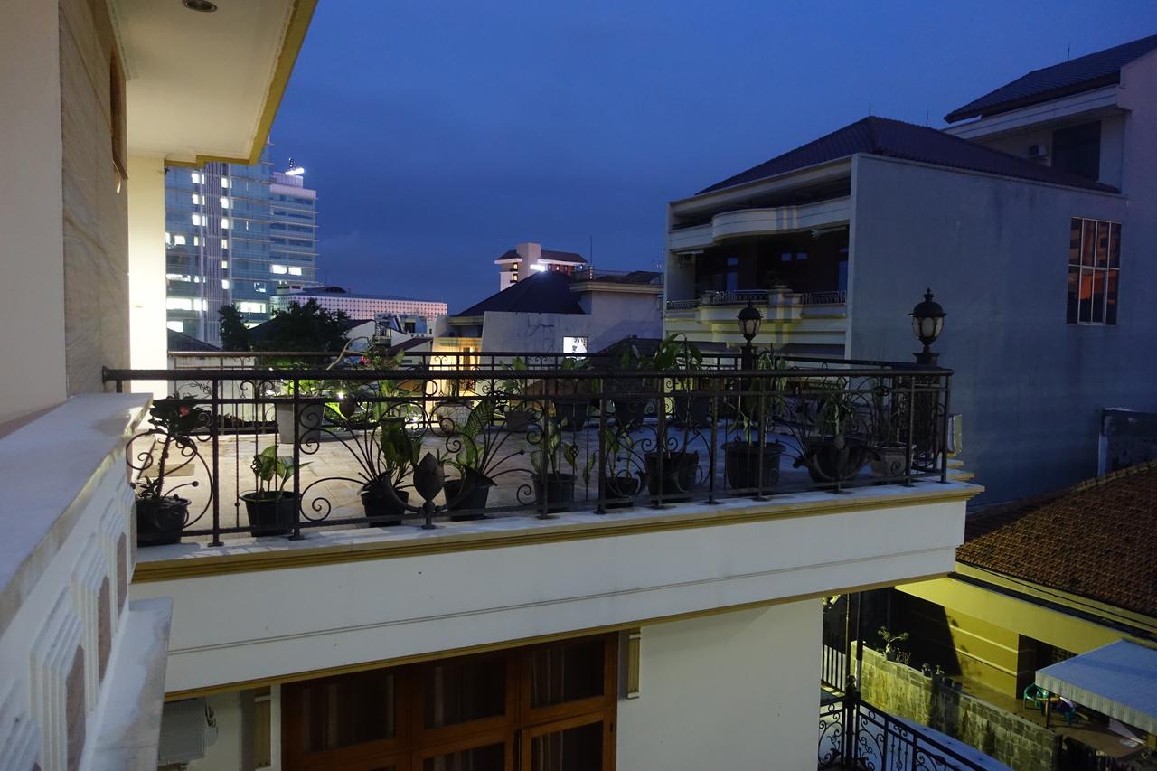Albergue The Backpacker Semarang Exterior foto