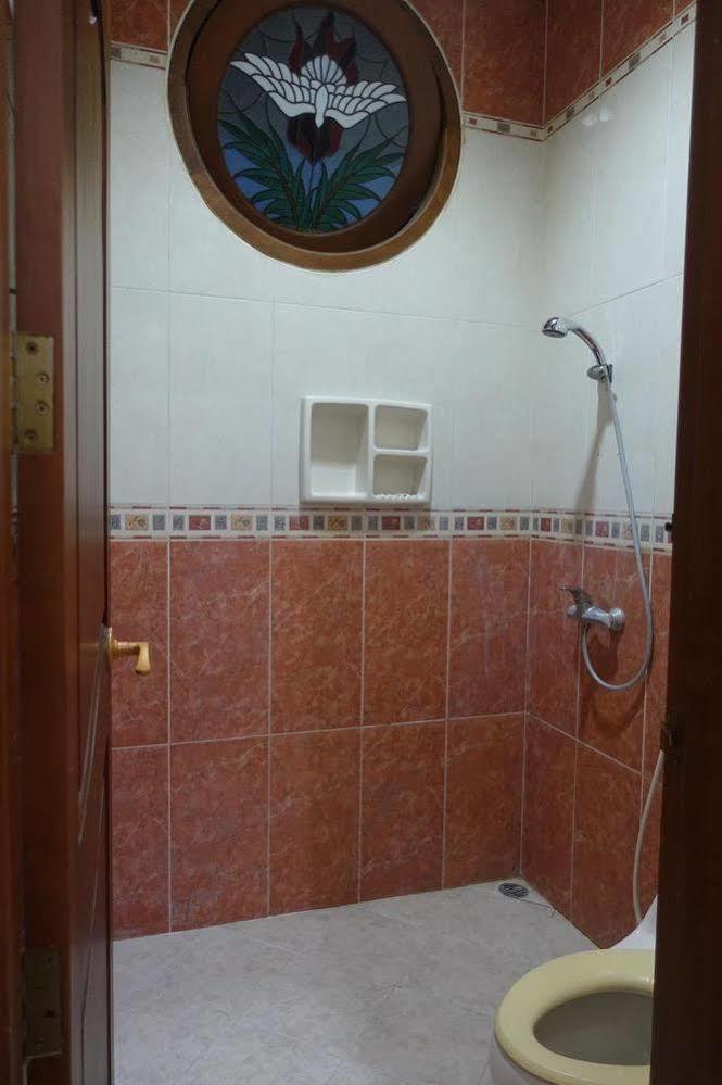 Albergue The Backpacker Semarang Exterior foto